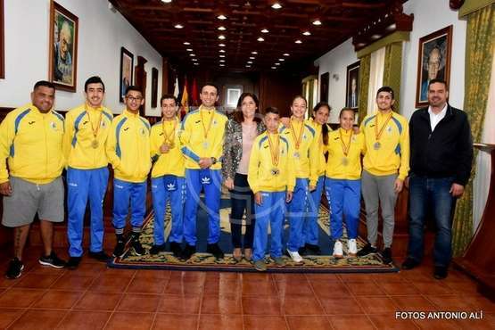 Recepción de la alcaldesa y del concejal de Deportes a los campeones del Club Taz Jinámar (Foto Antonio Alí)